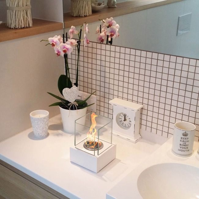 Smart fritstående biopejs i hvid