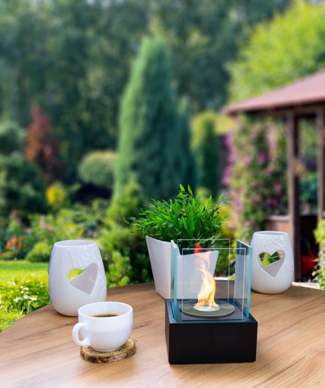 Smart fritstående biopejs i sort