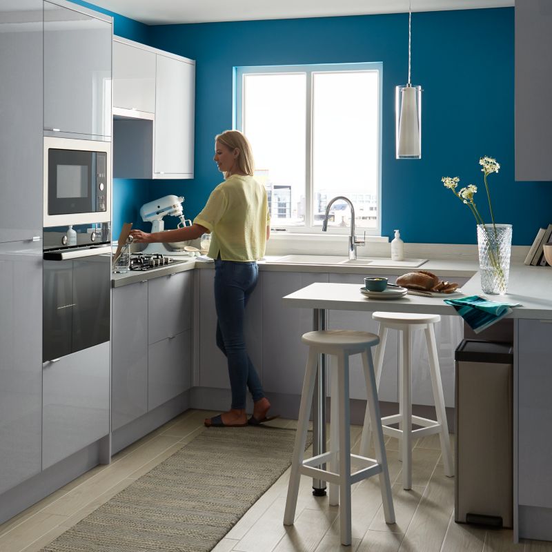 GoodHome Alisma maskeringspanel til køkkenskab med hårde hvidevarer 59,7 x 5,8 cm grå højglans