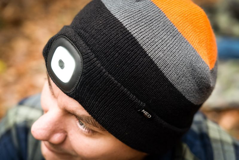 NEO TOOLS LED-kasket med lygte, sort-grå-orange WARM, 1 stk