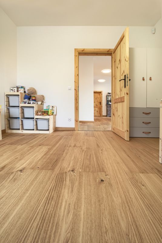 Forfineret gulvbræt Zip Eg Knudret lakkeret 1,45 m²