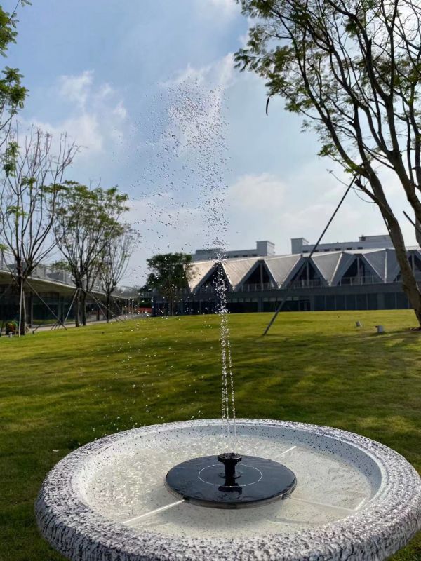 Solardrevet lotusfontæne