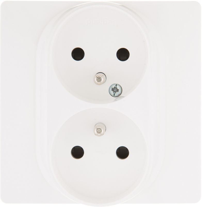 Dobbelt indbygningsstikprop Legrand Niloe med jordforbindelse, komplet hvid