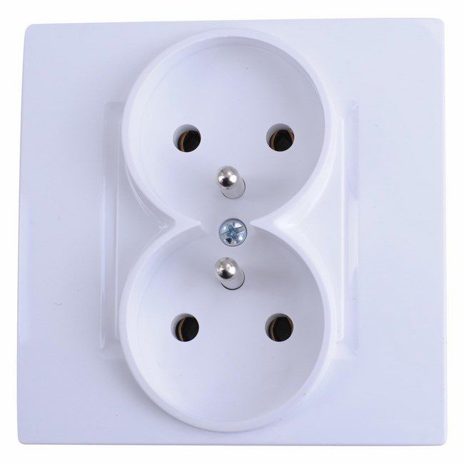 Dobbelt indbygningsstik Polmark Tarnów Rosa med jordforbindelse og hvid ramme