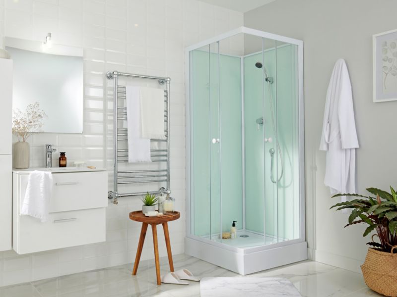 Kvadratisk brusekabine Arkell 80 cm med bagvægge og lav brusebund