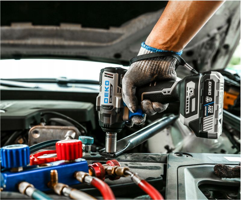 DEKO børsteløs akku-slagnøgle 350 Nm 2x2Ah 20V komplet sæt