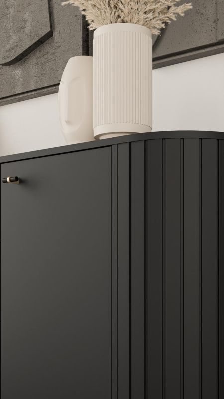 Bred afrundet to-dørs kommode med skuffer Bettso Zante i sort, 1 stk.