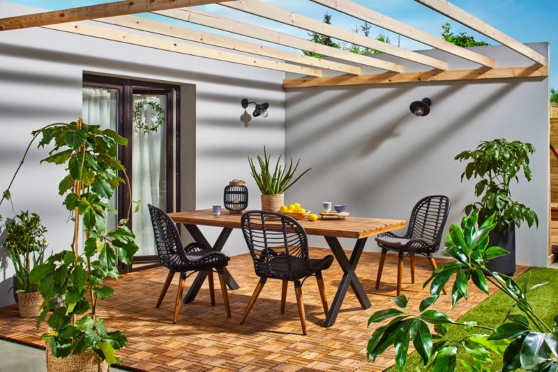 Noura have stol i syntetisk flet