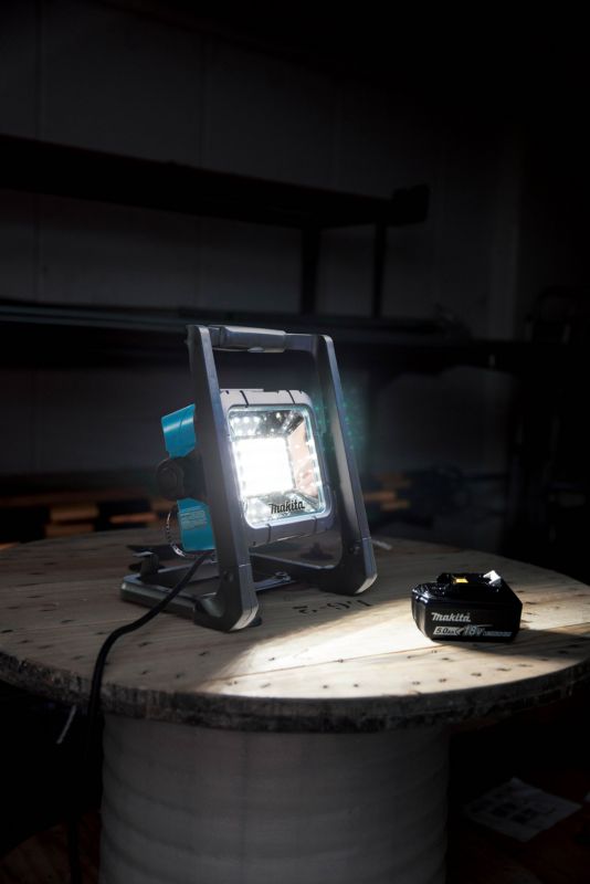 Makita DML805 14,4 / 18 V akku-lampe