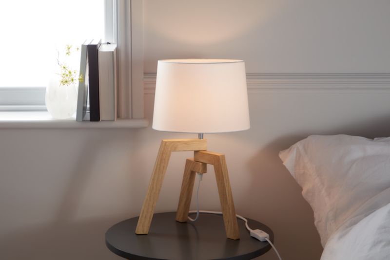 GoodHome Trianoy bordlampe 1-punkts E14 hvid / træ