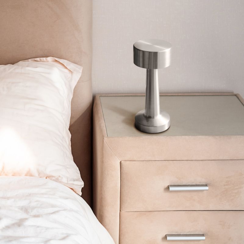 Goldlux Simply LED natbordslampe i sølv