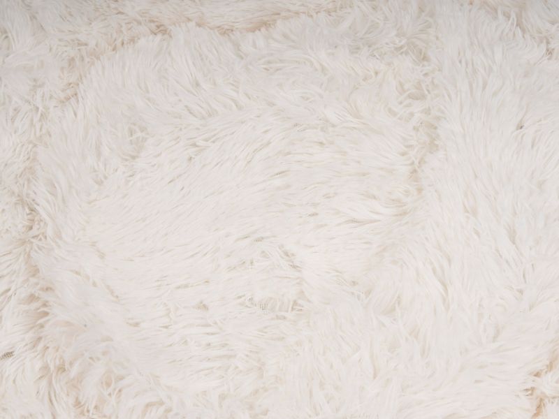 Kulu hunde- og kattekurv i syntetisk pels, knækket hvid, 1 stk.