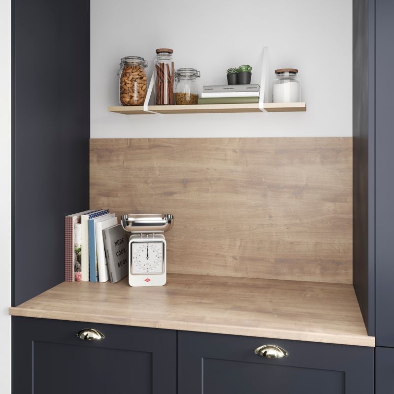 Laminat bagpanel i lys eg 60 x 240 cm