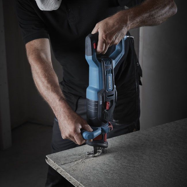 Erbauer 1100 W bajonetsav med underskæringsfunktion