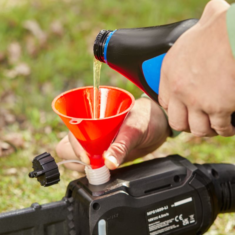 MacAllister akku-kædesav med teleskopstang