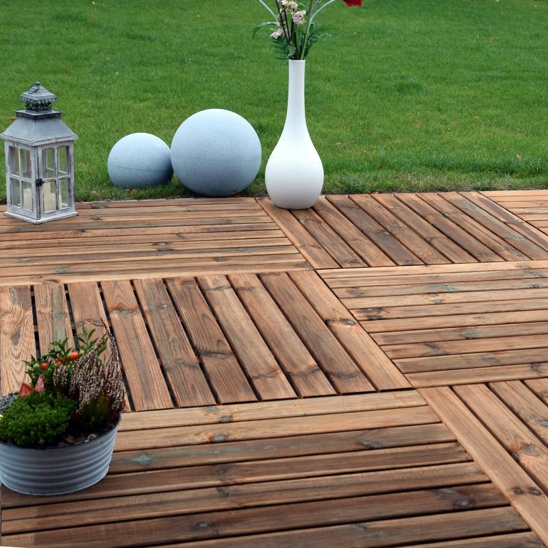 Blooma fyrretræsplatform 1000 x 1000 x 28 mm i brun