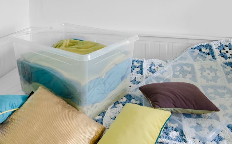 GoodHome Calan opbevaringsboks med låg og hjul, 138 l