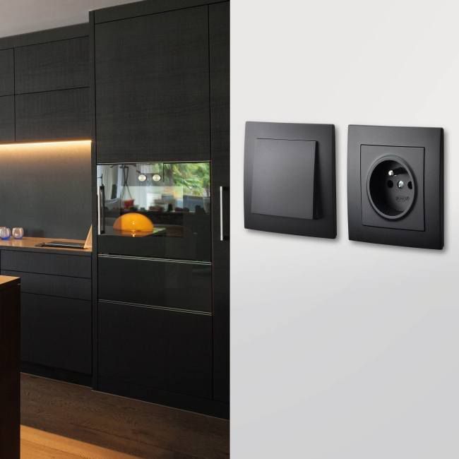 Ospel As enkelt ramme i sort