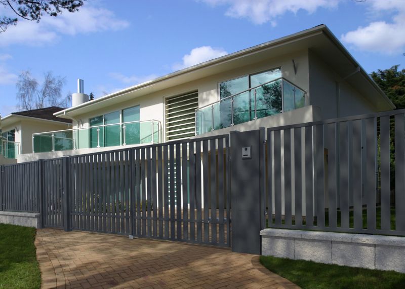 Multifunktionel stolpe til hegn 10 x 33 x 155 cm RAL9005