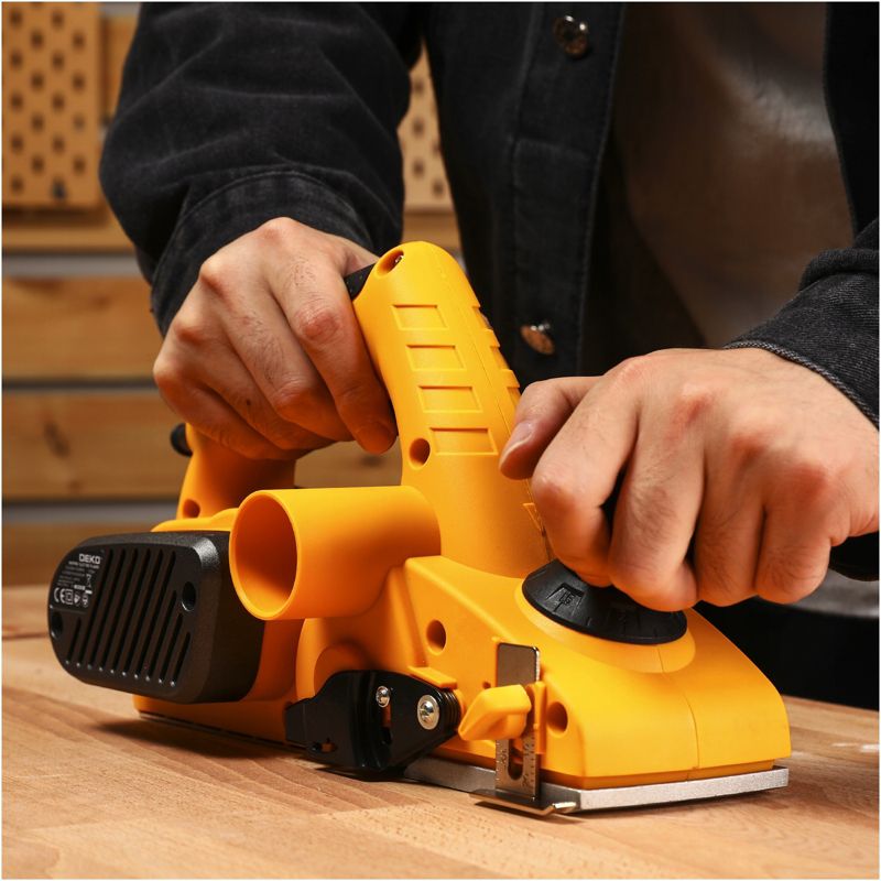 DEKO elektrisk høvl til træ 900 W, 1 sæt