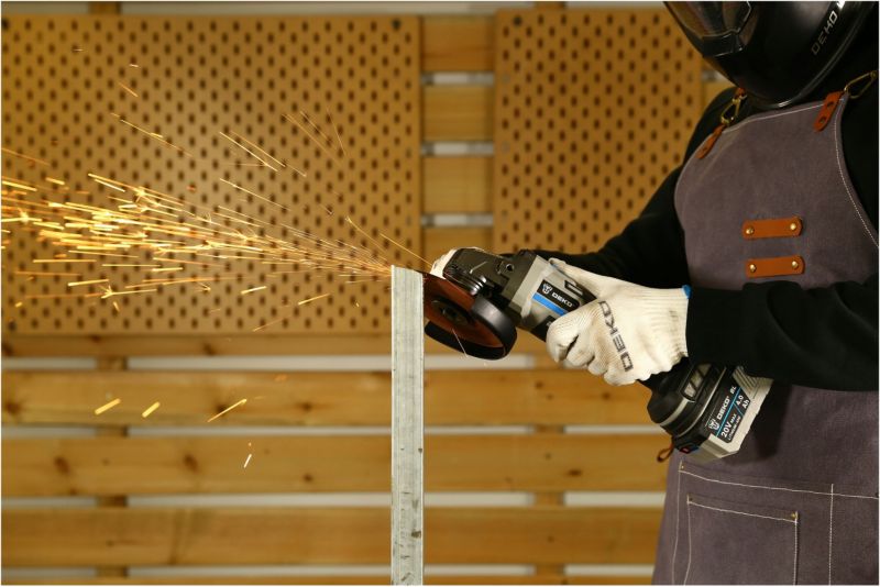 DEKO akku-vinkelsliber 8000 omdr./min 4 Ah 20V komplet sæt