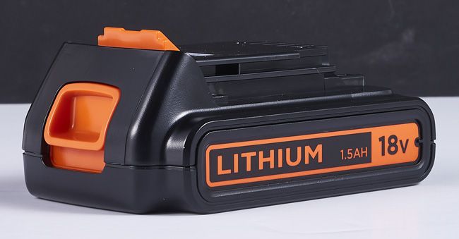 Black & Decker 18 V slagboremaskine med 2 x 1,5 Ah batterier og taske