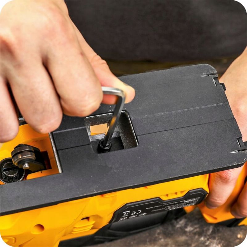 DEKO akku-stiksav med LED-lys og laser, komplet sæt