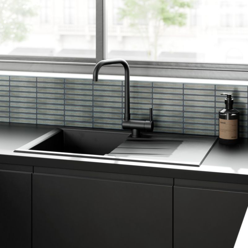 Ising 1‑kammers kompositvask med afløbsplade i sort