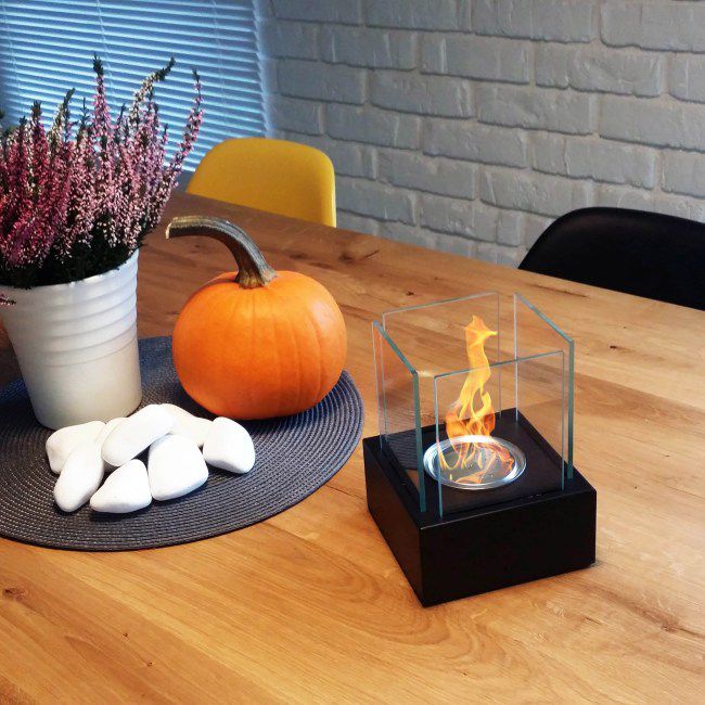 Smart fritstående biopejs i sort