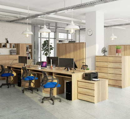 Akord CLP skrivebord i Sonoma eg 135 cm med 3 skuffer og 2 hylder, mat Sonoma eg, 135x60x77 cm, 1 stk.