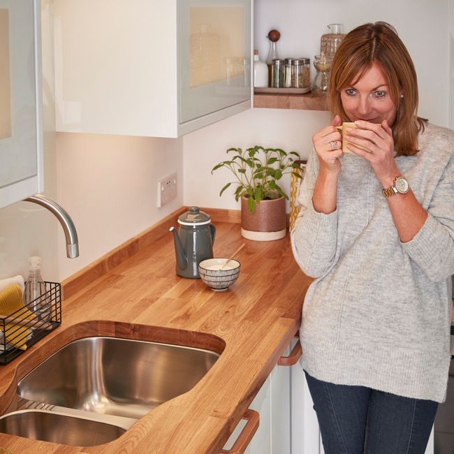 GoodHome Stevia skjuleliste til køkkenskab med hvidevarer 60 x 5,8 cm i hvid højglans