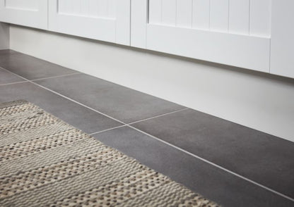 GoodHome Alpinia sokkel 15 x 240 cm mat hvid