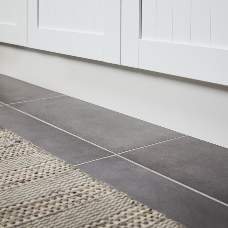 GoodHome Alpinia sokkel 15 x 240 cm mat hvid