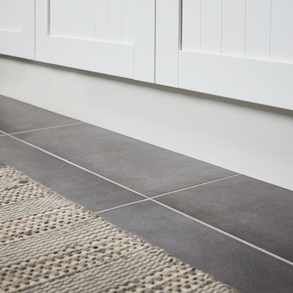 GoodHome Alpinia sokkel 15 x 240 cm mat hvid