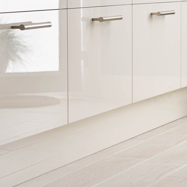 GoodHome Stevia sokkel 15 x 240 cm kremet gloss