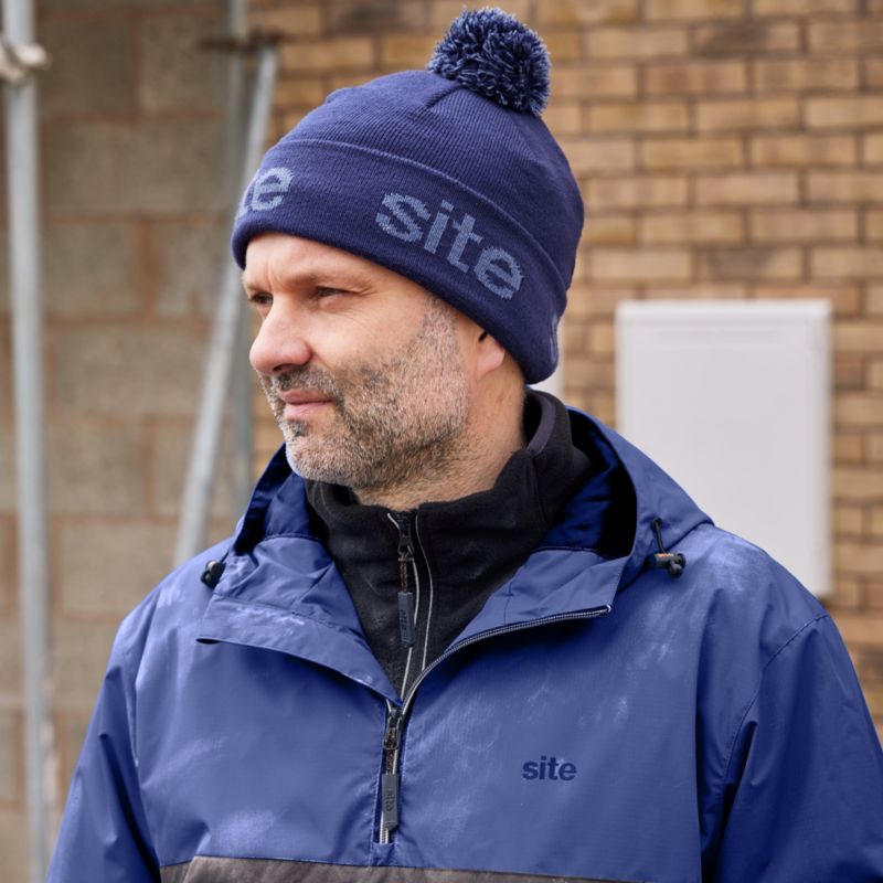 Site pomponhue i navyblå