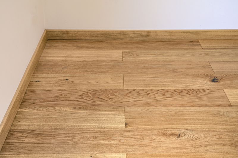 Forfineret gulvbræt Zip Eg Knudret lakkeret 1,45 m²