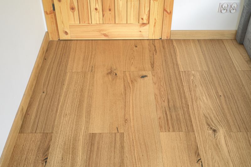 Forfineret gulvbræt Zip Eg Knudret lakkeret 1,45 m²