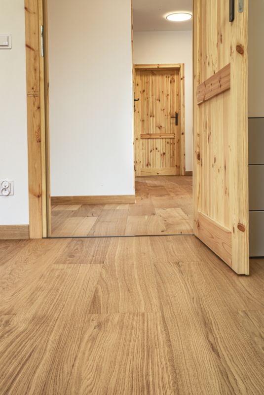 Forfineret gulvbræt Zip Eg Knudret lakkeret 1,45 m²