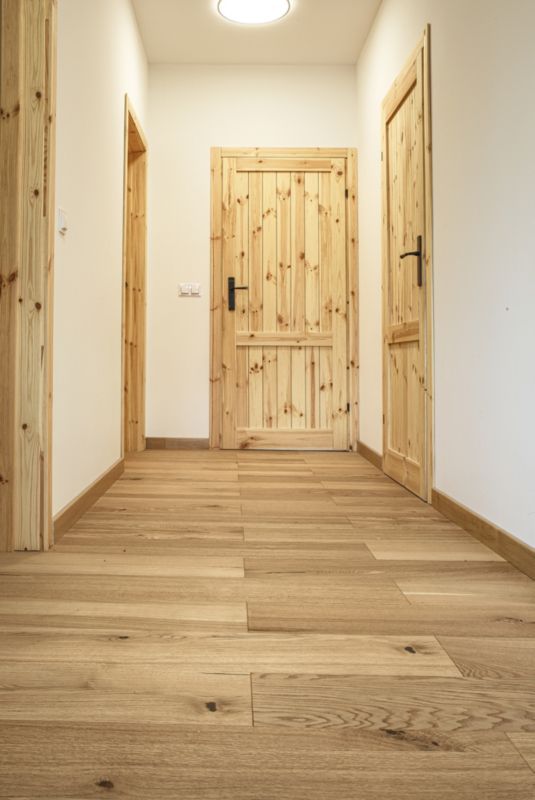 Forfineret gulvbræt Zip Eg Knudret lakkeret 1,45 m²