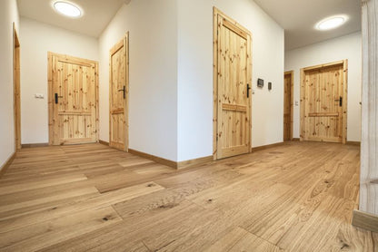 Forfineret gulvbræt Zip Eg Knudret lakkeret 1,45 m²