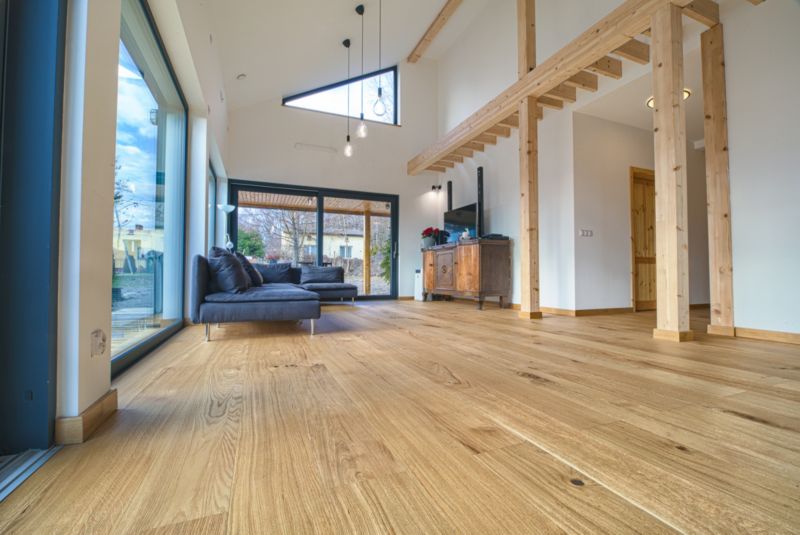 Forfineret gulvbræt Zip Eg Knudret lakkeret 1,45 m²