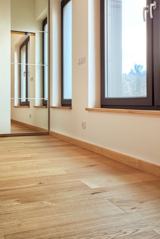 Forfineret gulvbræt Zip Eg Knudret lakkeret 1,45 m²