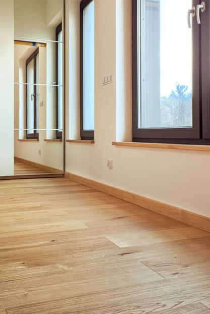 Forfineret gulvbræt Zip Eg Knudret lakkeret 1,45 m²