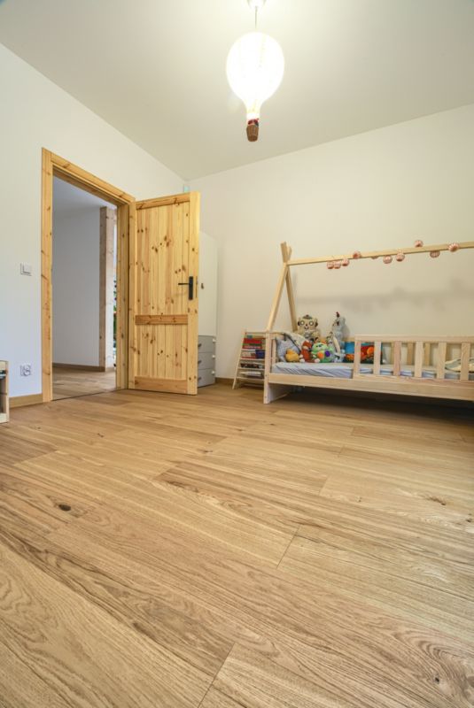 Forfineret gulvbræt Zip Eg Knudret lakkeret 1,45 m²