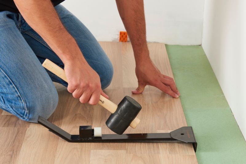 Dobijak Metalowy do Podłóg Laminat i Drewno Czarny