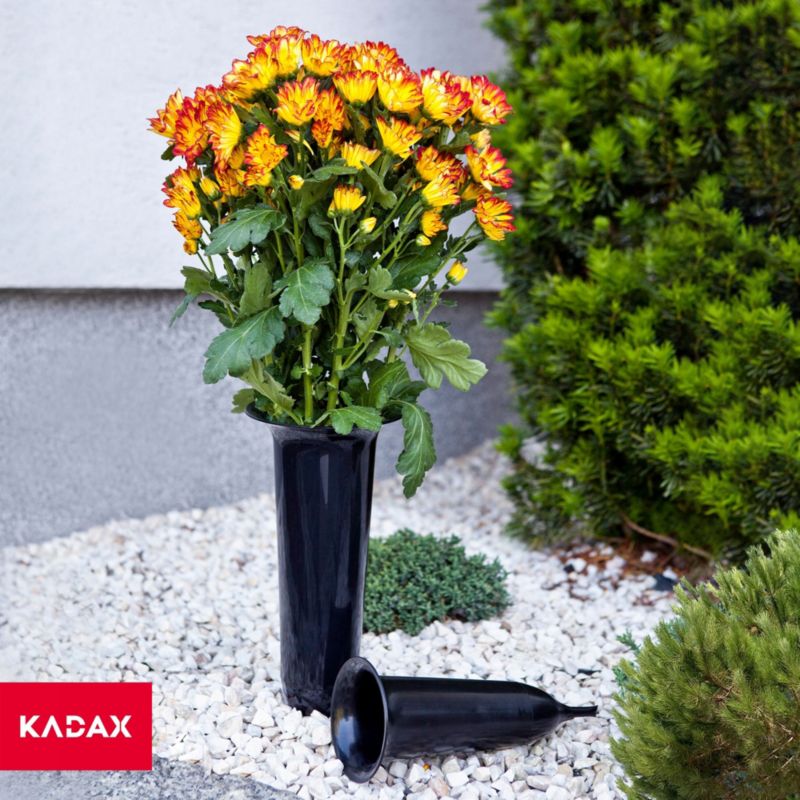 KADAX flakon til gravsted 23 cm kunstige blomster med sort spyd 1 stk.