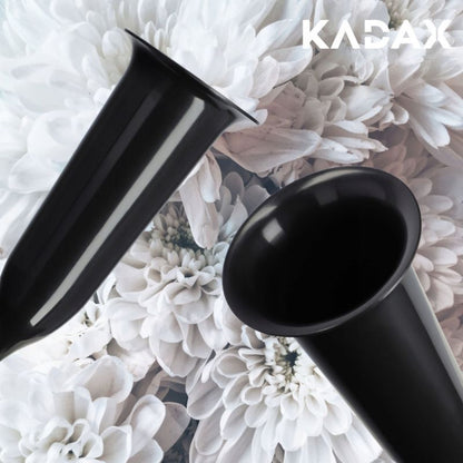 KADAX flakon til gravsted 23 cm kunstige blomster med sort spyd 1 stk.