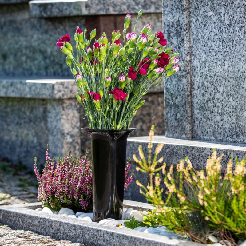 KADAX flakon til gravsted 23 cm kunstige blomster med sort spyd 1 stk.