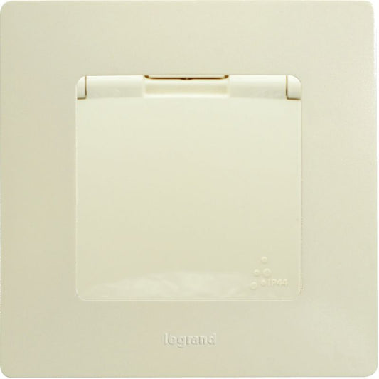 Legrand Niloe enkeltstik med jord og IP44, komplet i cremefarve